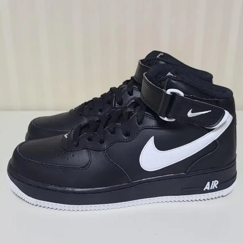 나이키 Air Force 1 Mid '07 Black White