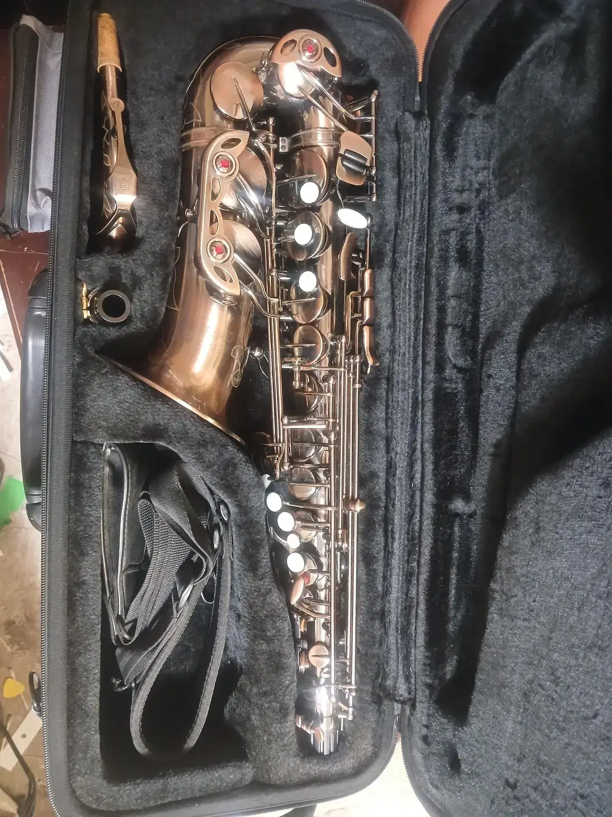 Antigua and Taiwan's San Alto saxophone