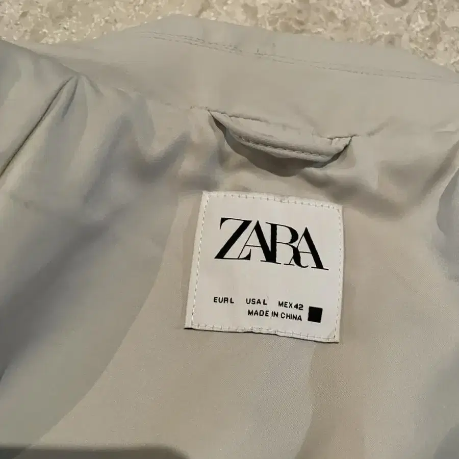 자라 ZARA 컴포트 퍼포먼스 하이테크 점퍼 기능성 자켓 화이트 그레이