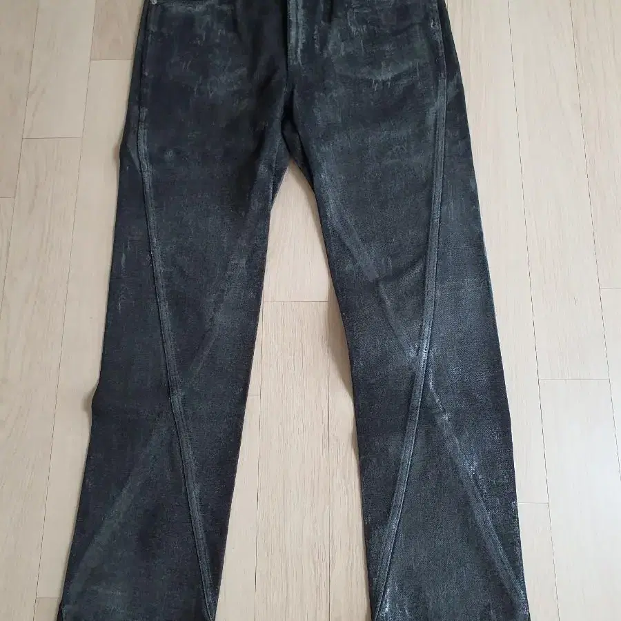 넥스트도어립스 twisted rough coated jean 새상품