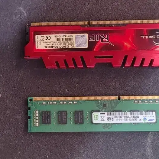 메모리 DDR3 4g 12800 2개 13000원