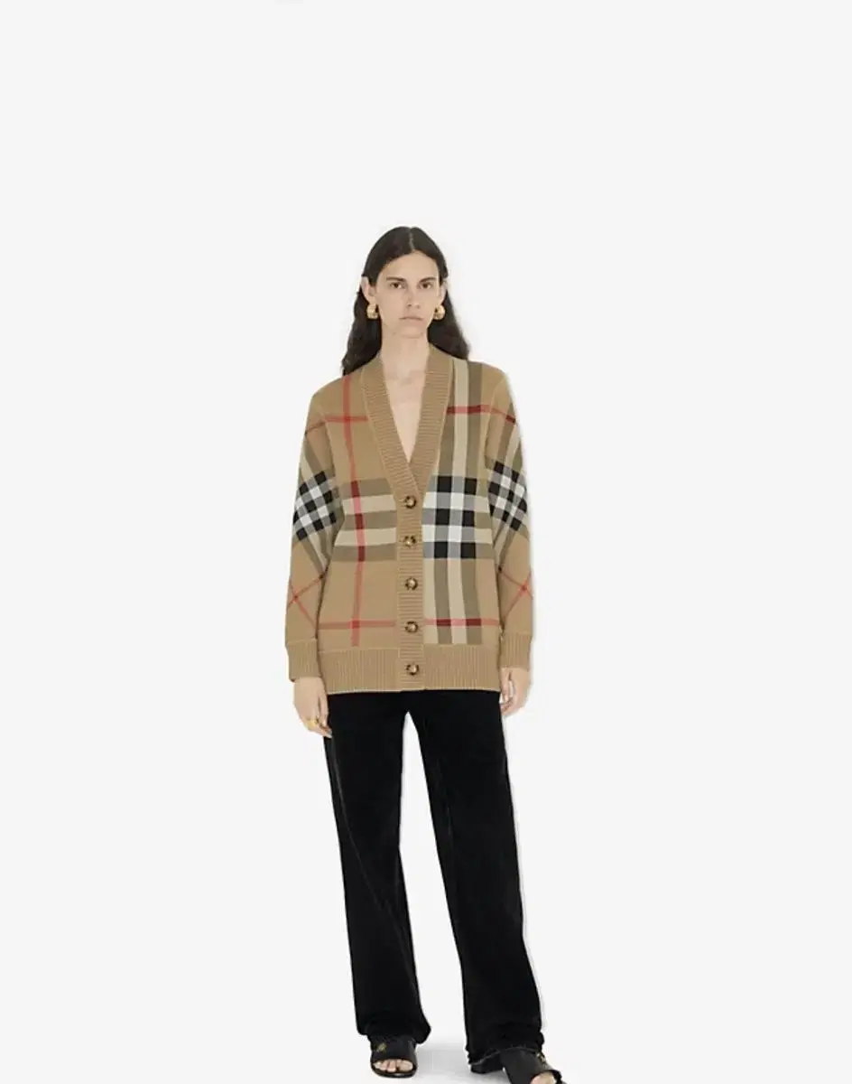 Burberry cardigan (1.72 million won, unisex) Quick sale