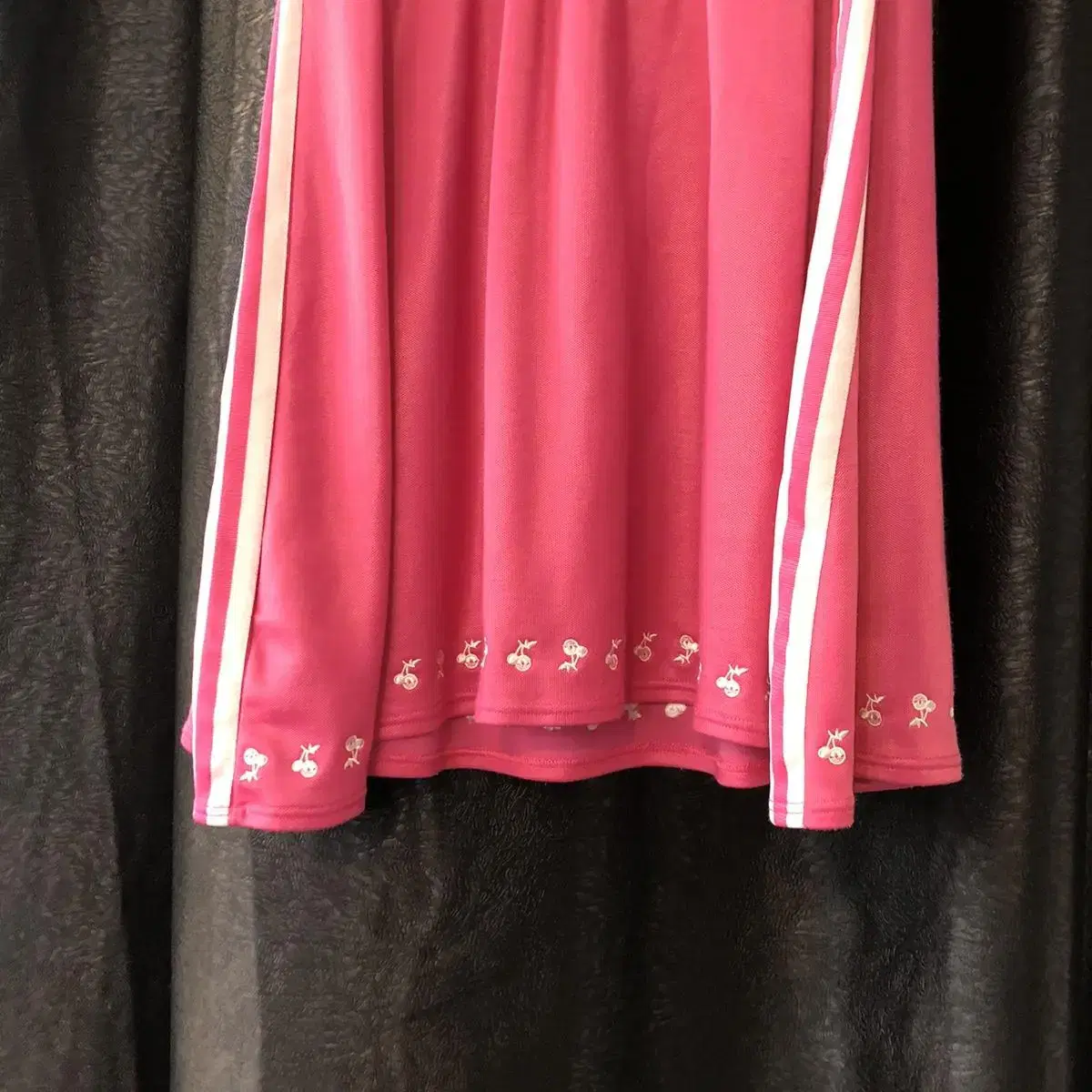 Vintage Adidas BARE TOP CHERRY hot pin