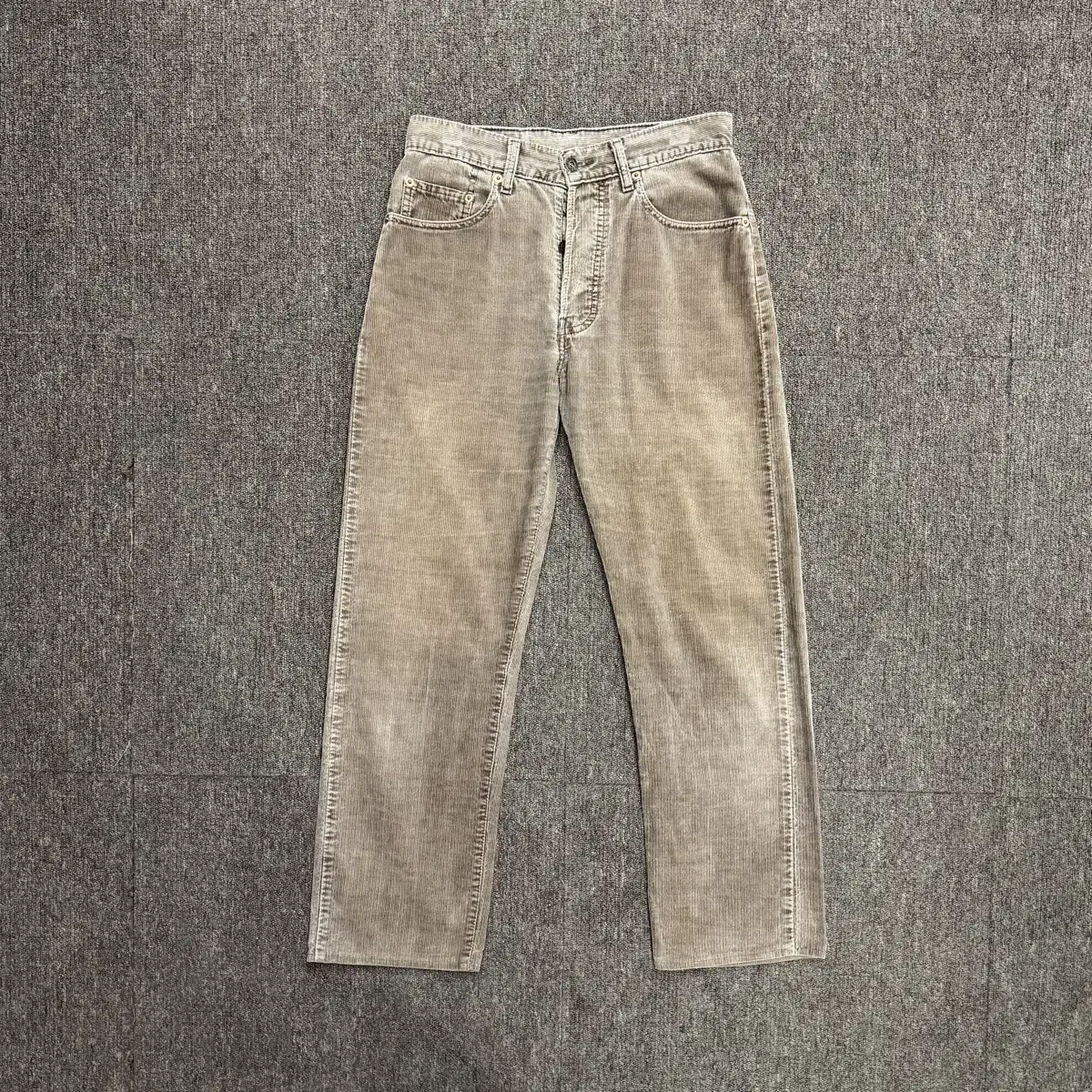 [28] 90s Levi's 551 Corduroy Pants