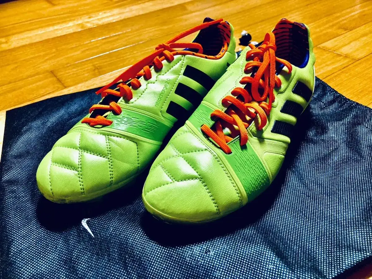 거의 새상품 아디다스 nitrocharge20 축구화