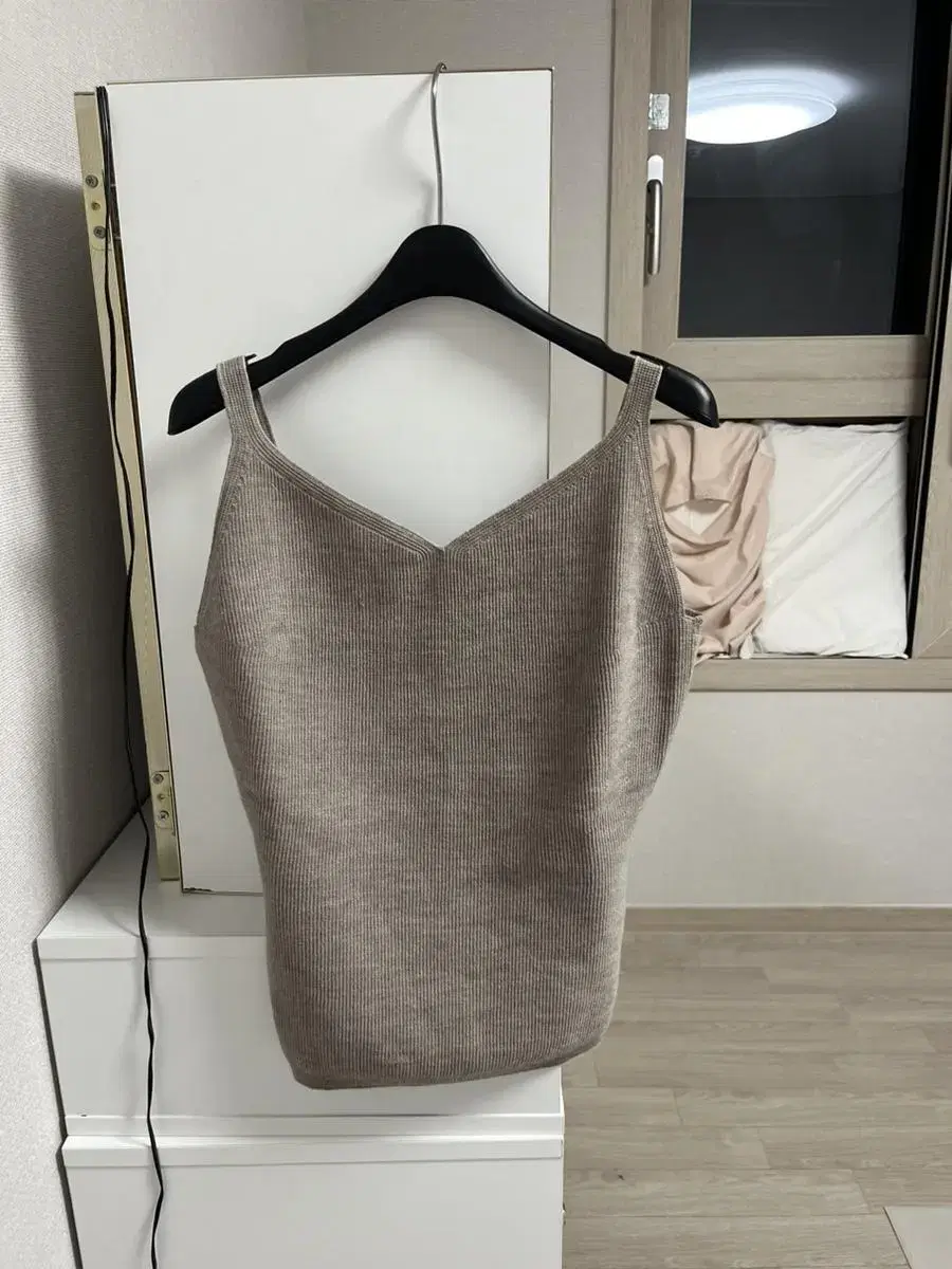 thecashmere(thecashmere) Knit Vest in Gray Beige