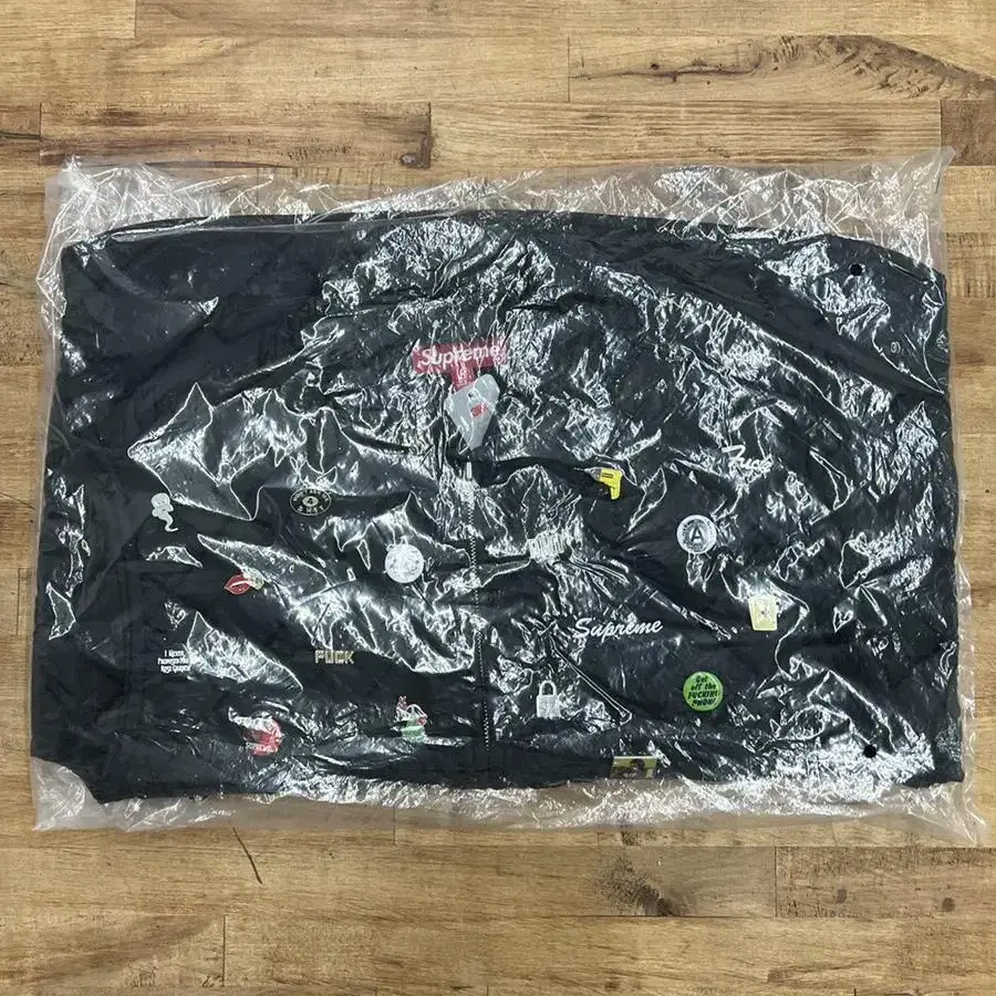 [L] Supreme Pins Quilted Work Vest Blk