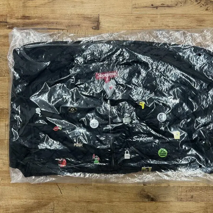 [L] Supreme Pins Quilted Work Vest Blk