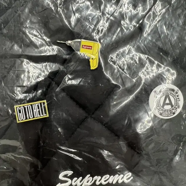 Supreme Pins Quilted Work Vest Blk, (L)