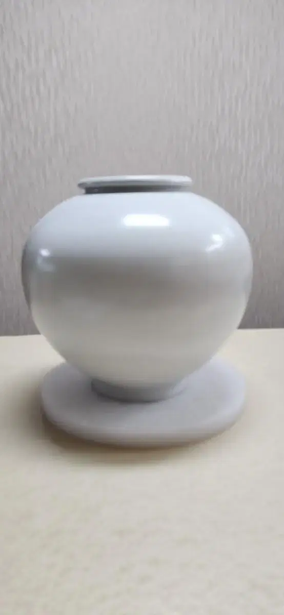 Doyoung Pottery Matte Moon Jar