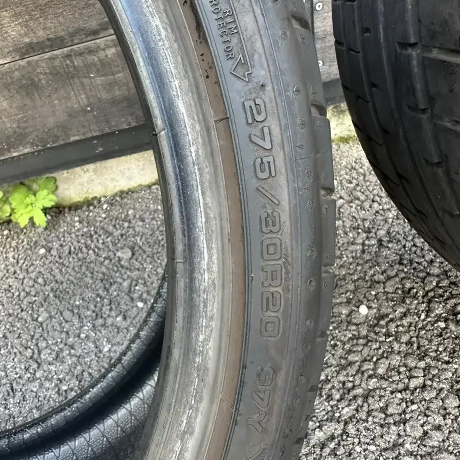 굿이어 F1 이글 런플랫 타이어 275/30R20 (E350 amg li