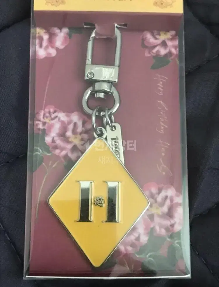 hwasa birthday keyring wts