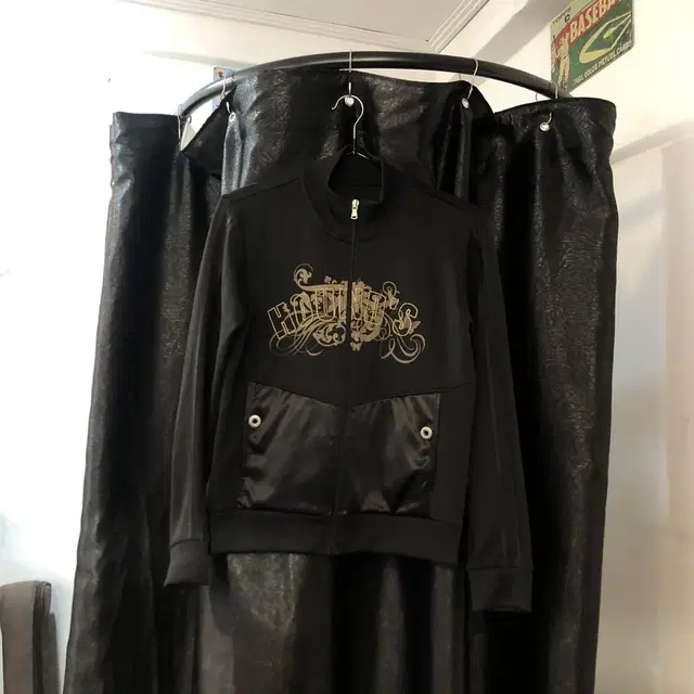 Vintage Hound's black gold zip up