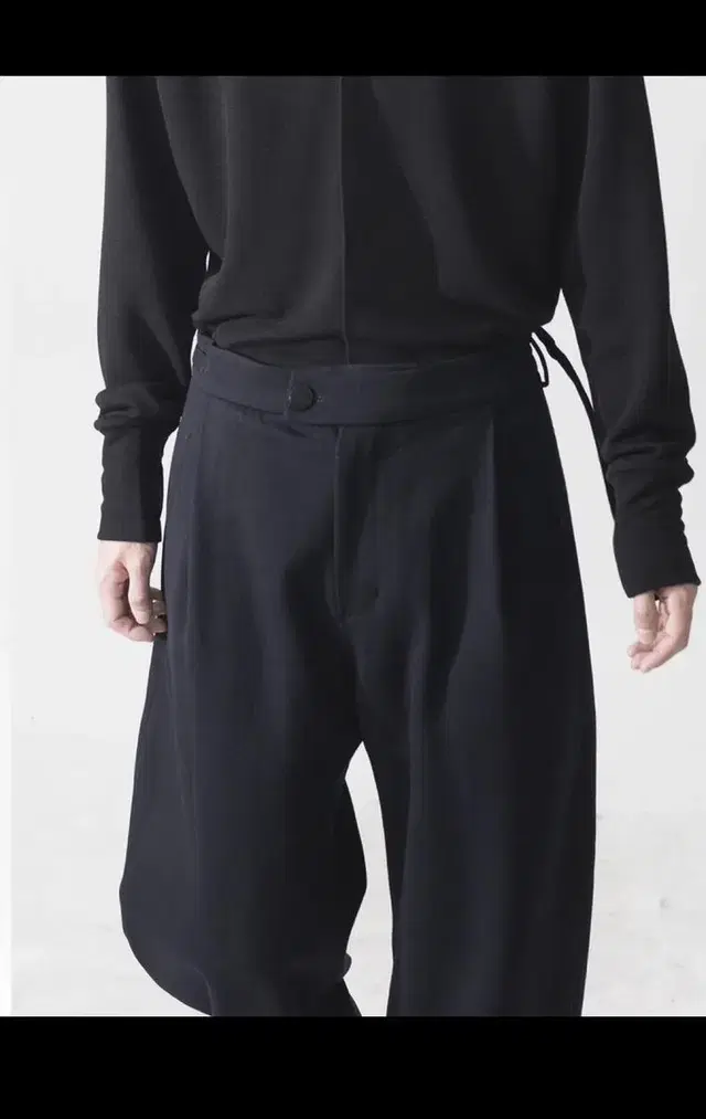 폴리테루 wool curved soh pants2.0 Dark navy