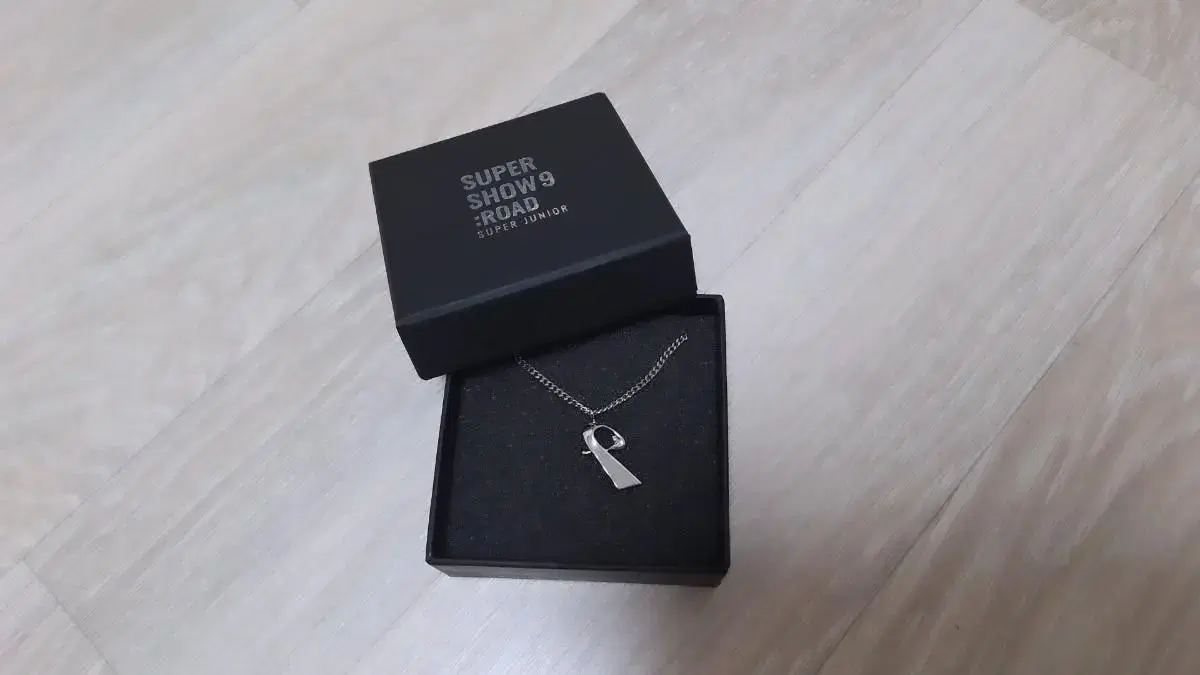 Super Junior Shoojoo Super Show 9 Necklace WTS