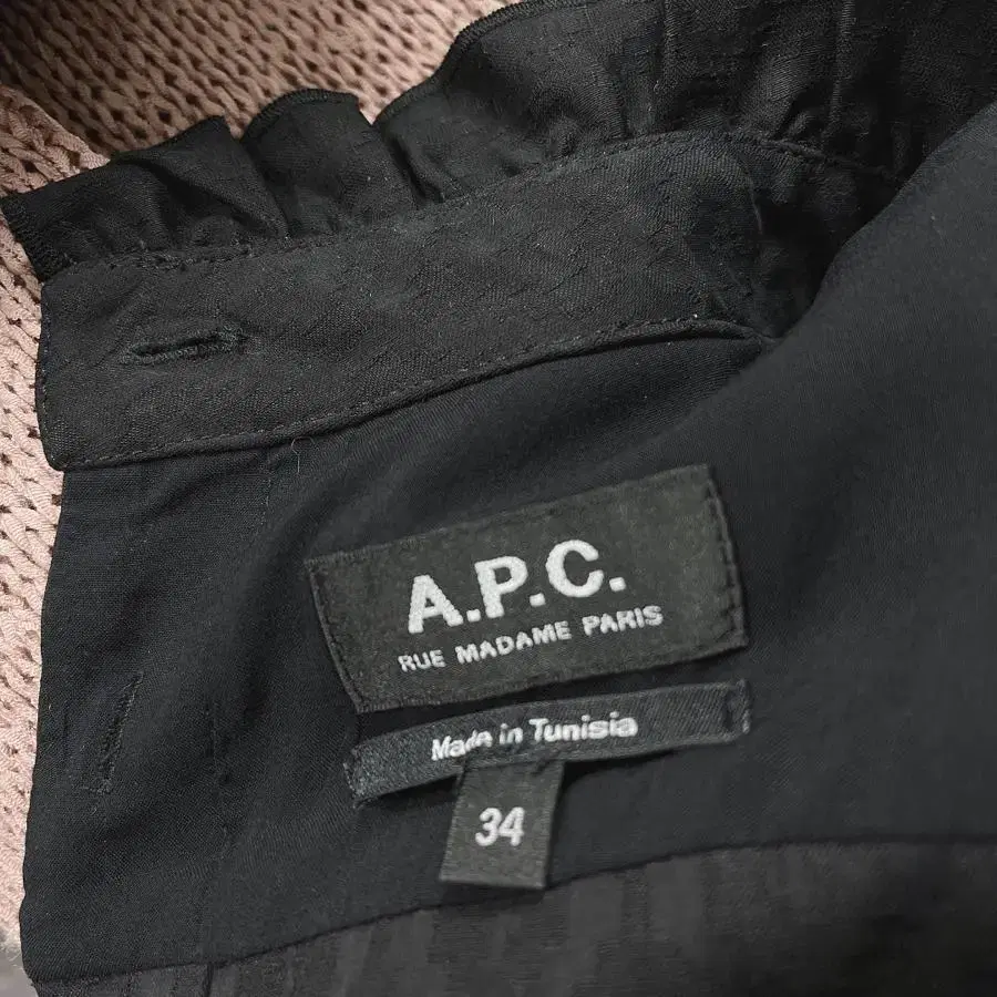 아페쎄 프릴넥 블랙 블라우스 apc