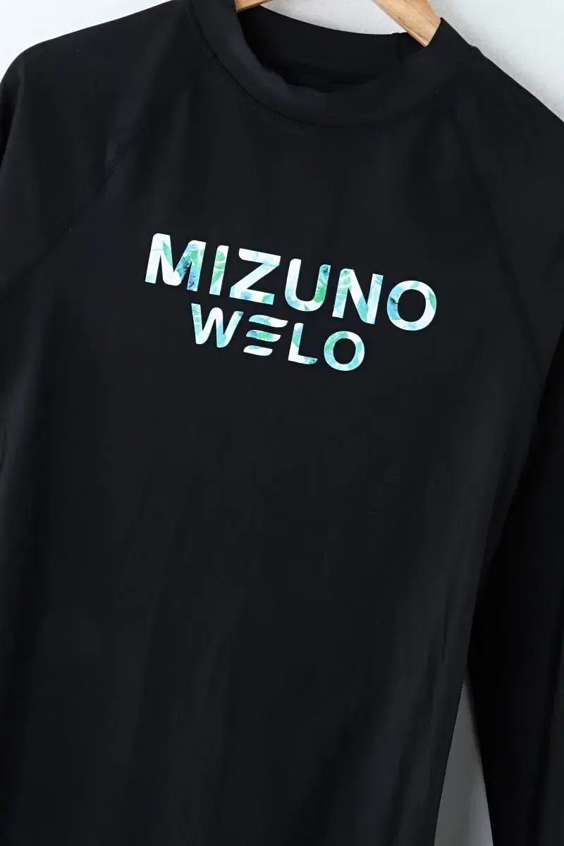 (S) Mizuno Long Sleeve T-Shirt Functional Big Logo Black Iovintage