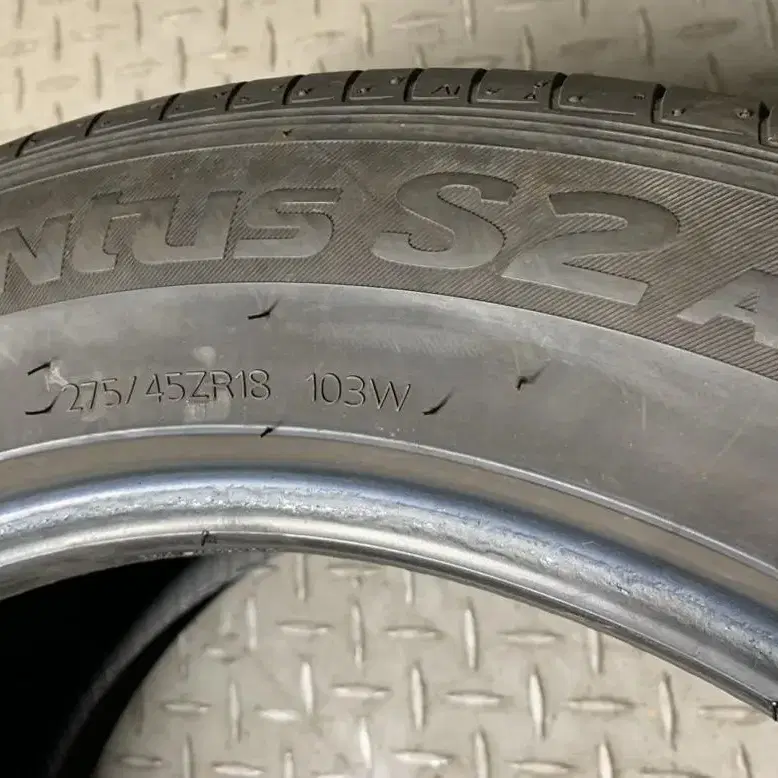 275/45R18 중고T