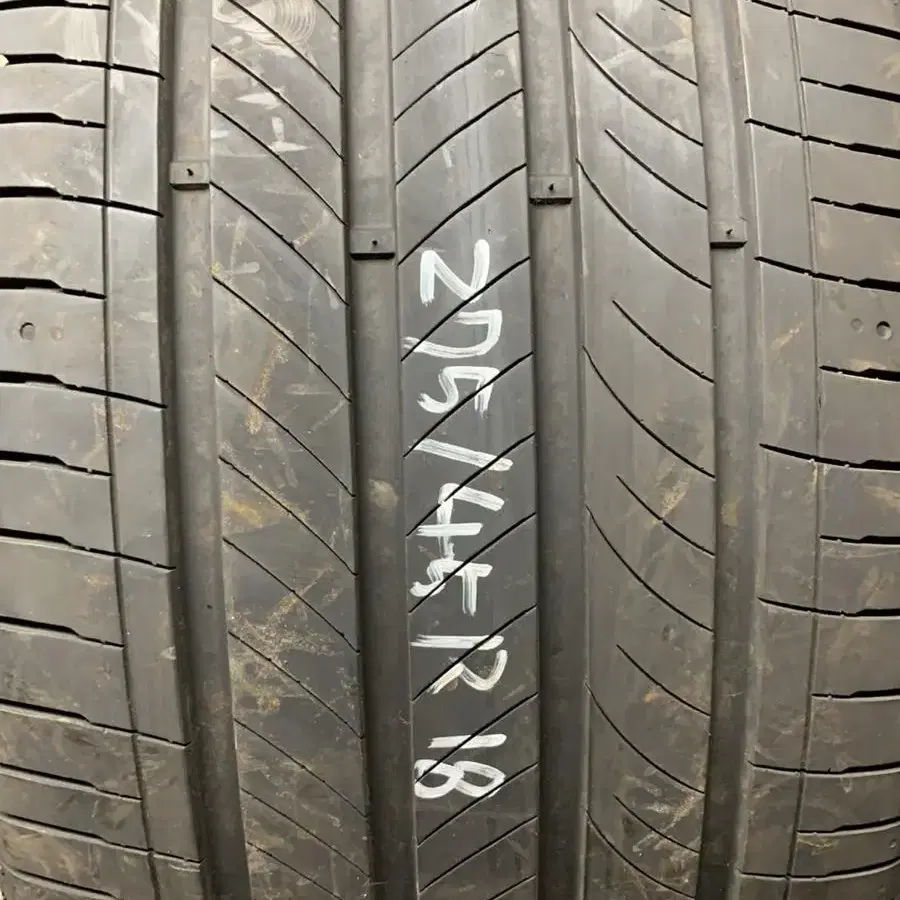 275/45R18 중고T