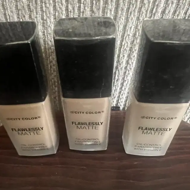 Latte/liquid foundation/3pcs