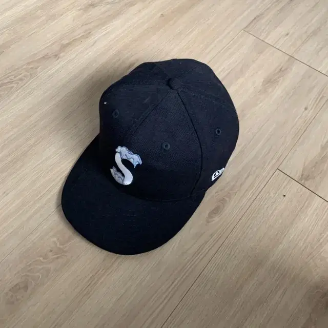 슈프림 뉴에라 S 로고 캡 supreme newera s logo cap