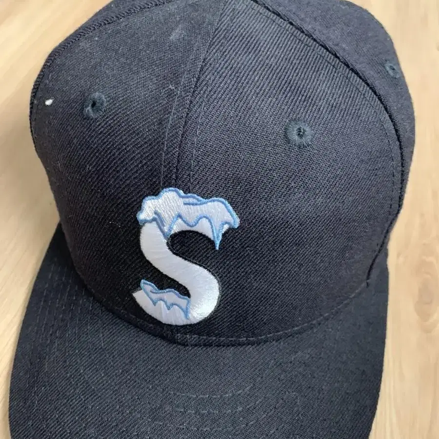 슈프림 뉴에라 S 로고 캡 supreme newera s logo cap