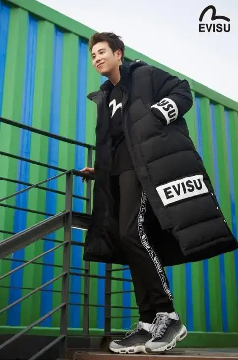 EVISU 롱패딩 새제품