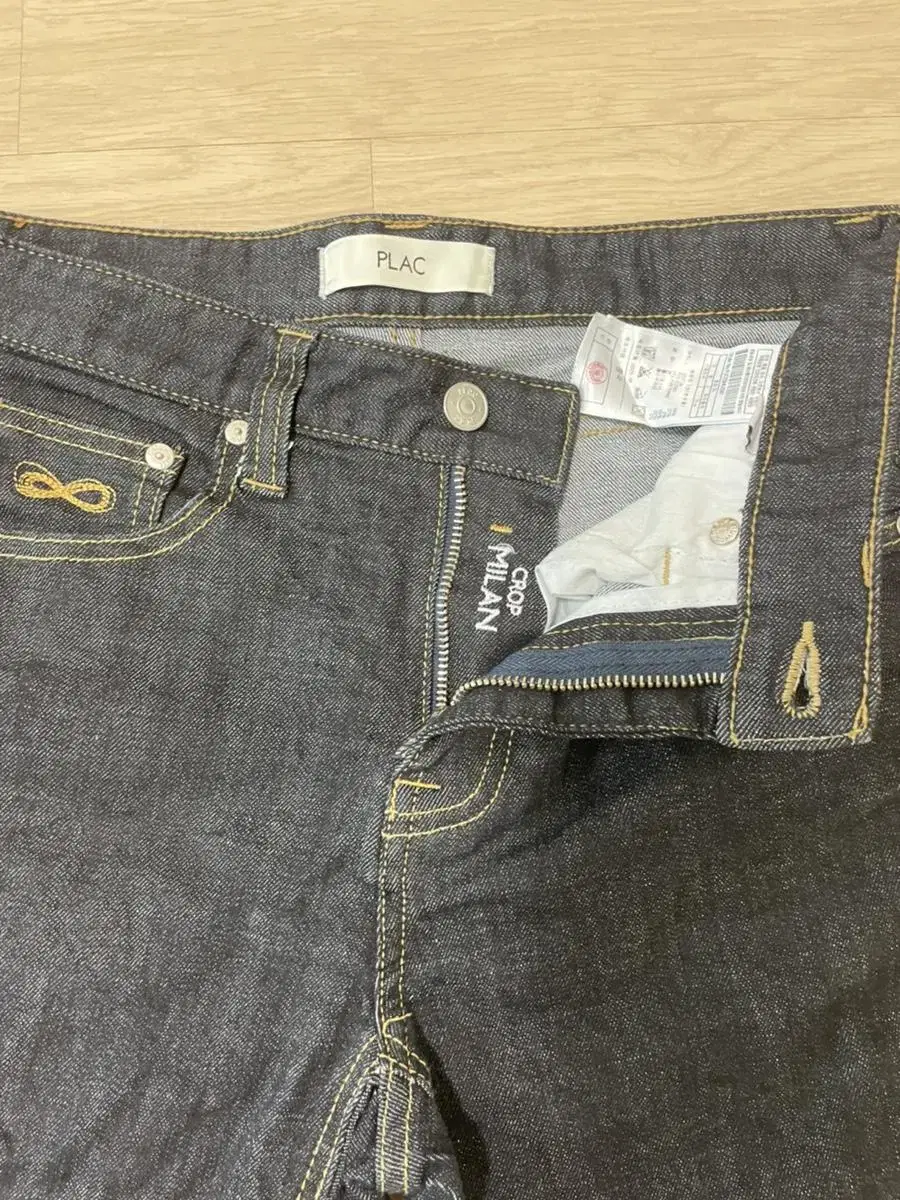 Flack PLAC Cropped jin MILAN Size 28