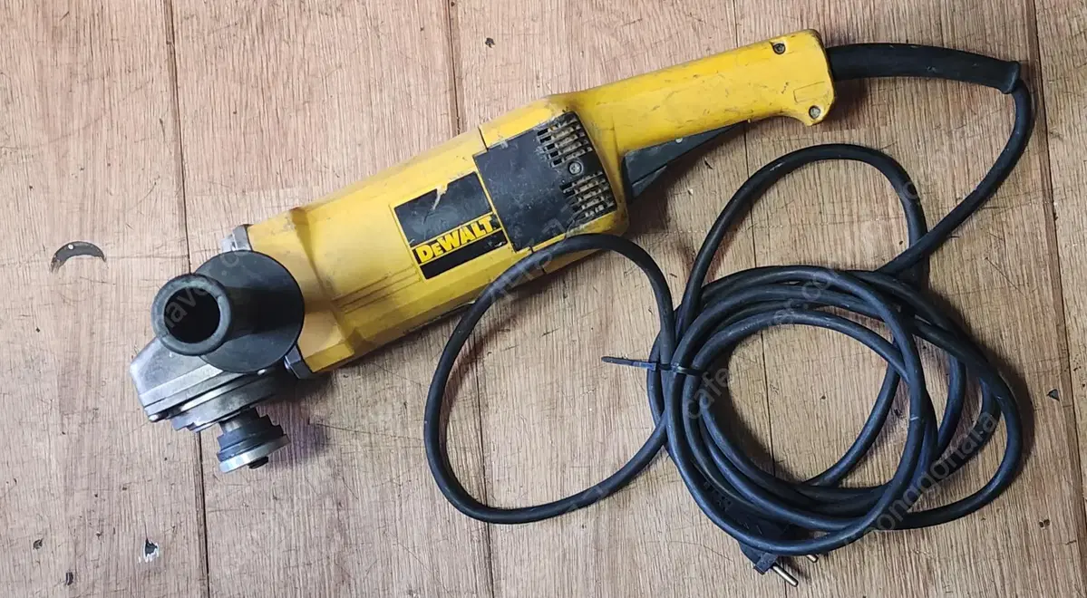 디월트 7인치 그라인더(DEWALT/ DW846) 중고팝니다