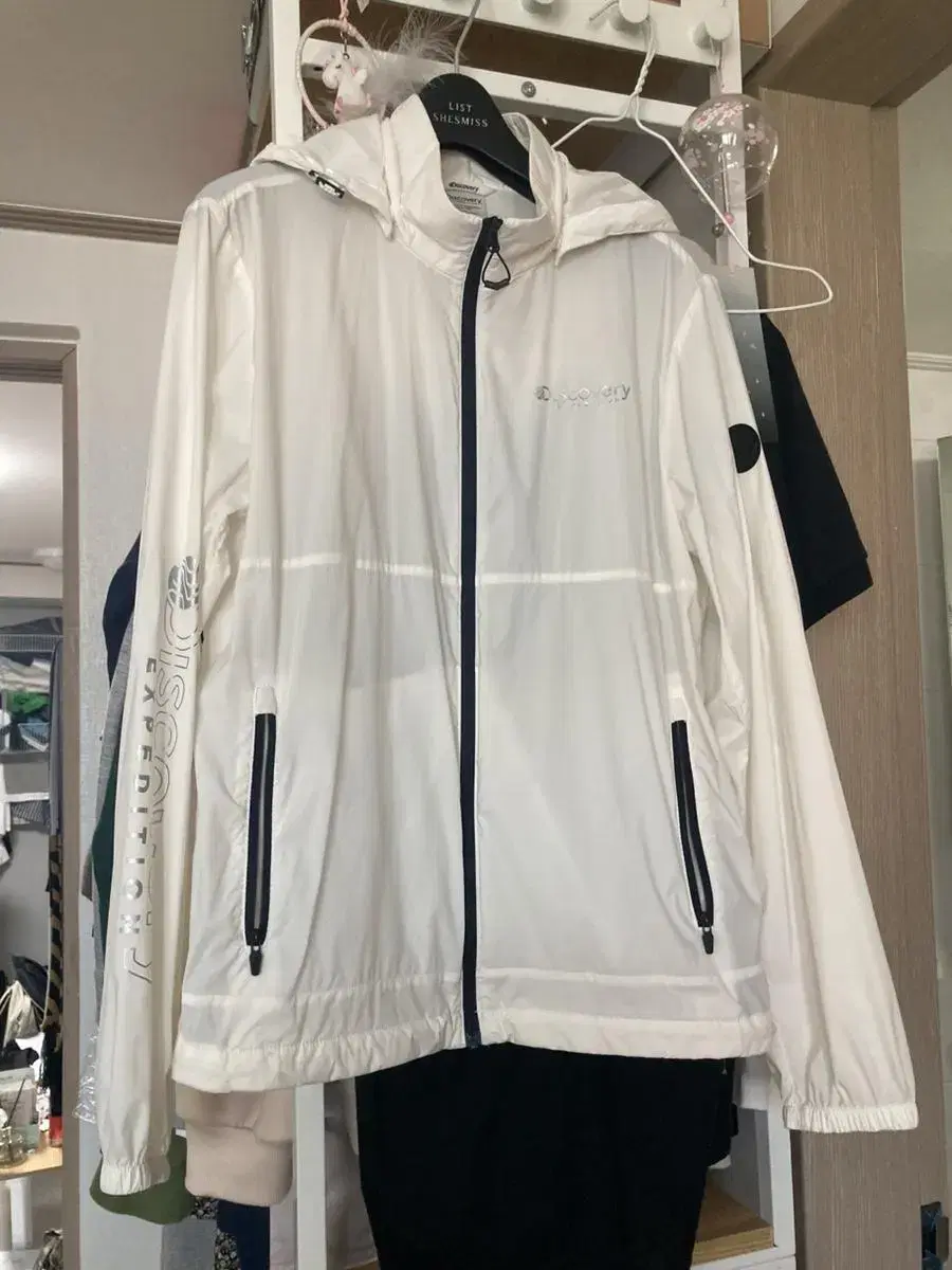 Discovery Windbreaker 95