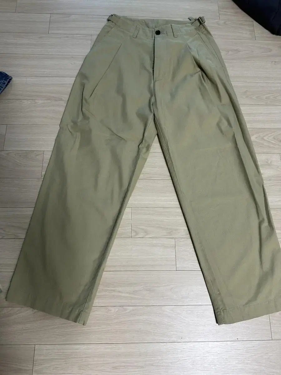 해칭룸 deep pleats  trouser 2사이즈