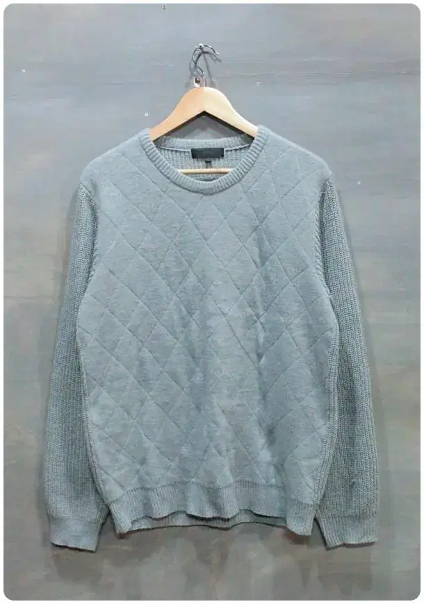 [110] STCO Quilted Colorblocked Round Knit