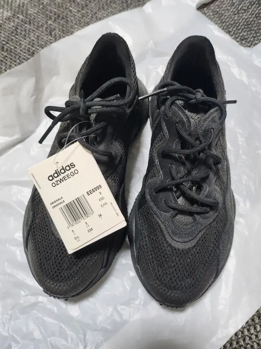 New product) Adidas Ozweego Triple Black 235