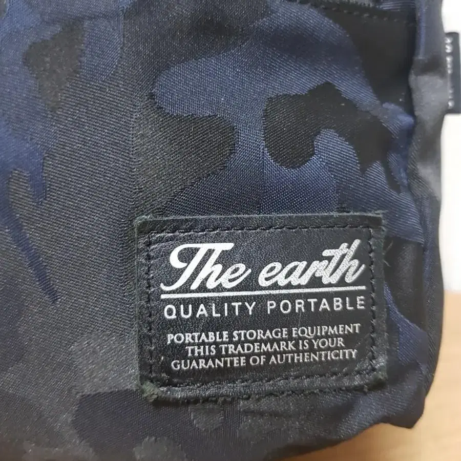 the earth 디얼스 슬링백