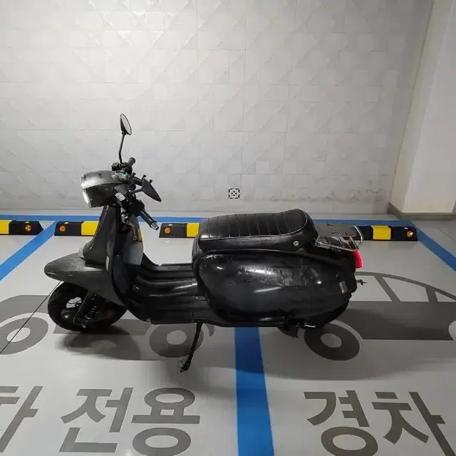 클래식 스쿠터 스코마디 125cc 카본 그레이 팝니다