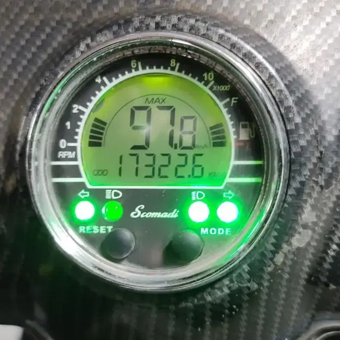 클래식 스쿠터 스코마디 125cc 카본 그레이 팝니다