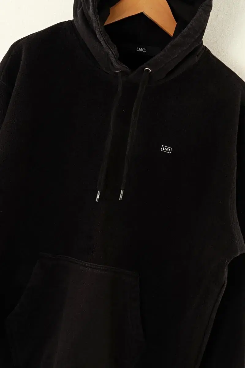 (L) LMC Hoodie Used Feel Brushed Black Iovintage