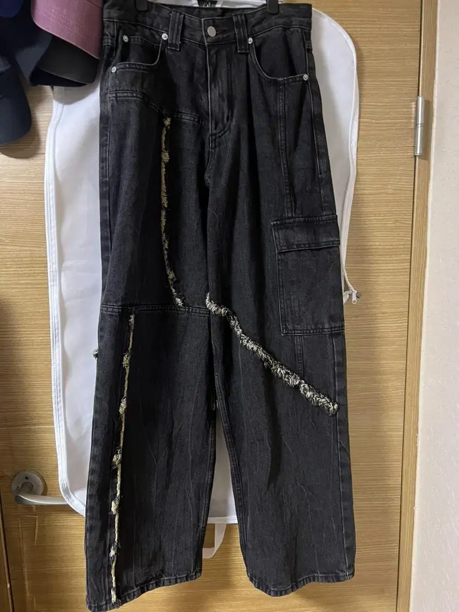 [0] Known Unbalanced Wide Denim Black