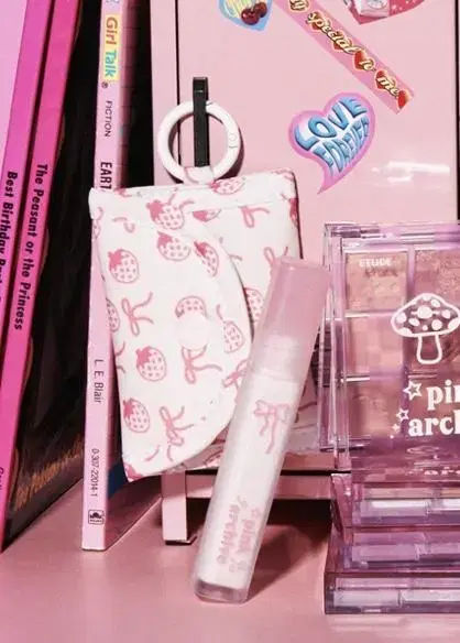 Etude House Pinkie AirPods pouch