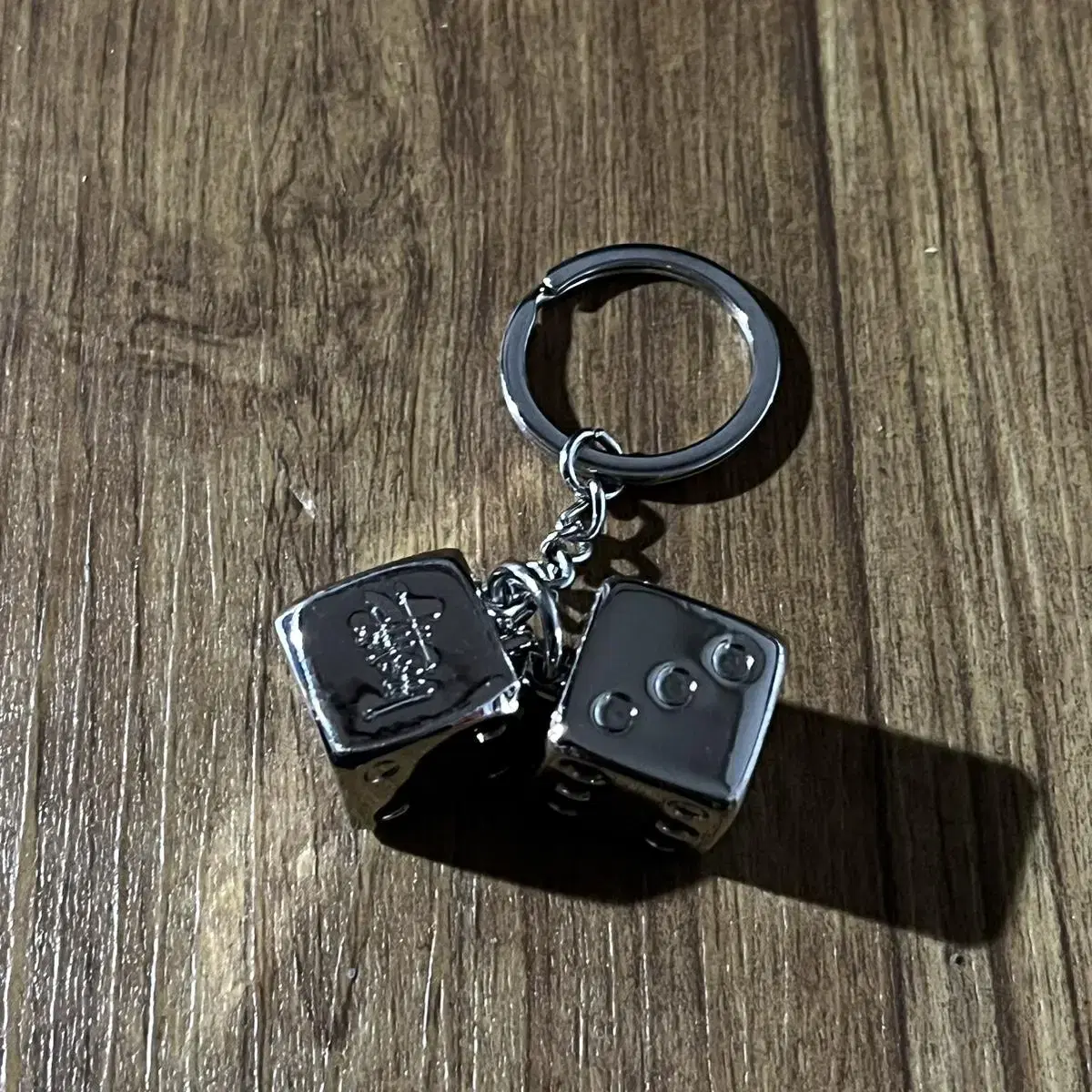 STUSSY METAL DICE KEYCHAIN SILVER