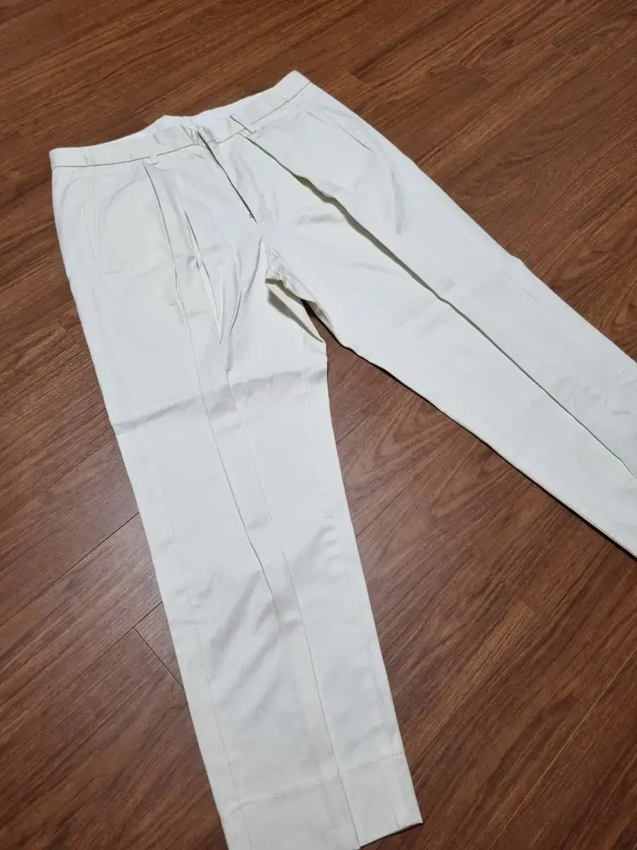 Bigin202 Reverse Tuck Chino Size 4