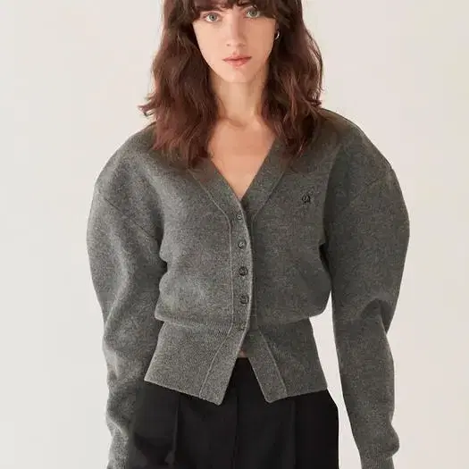 [다이애그널 ROUND SILHOUETTE WOOL CARDIGAN