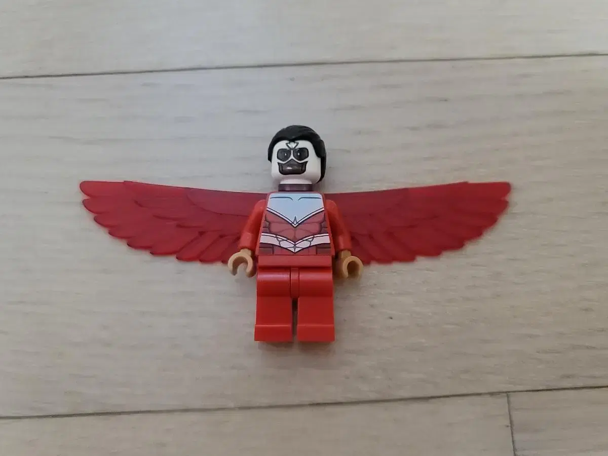 LEGO Marvel Superheroes Falcon Minifigure Miffy