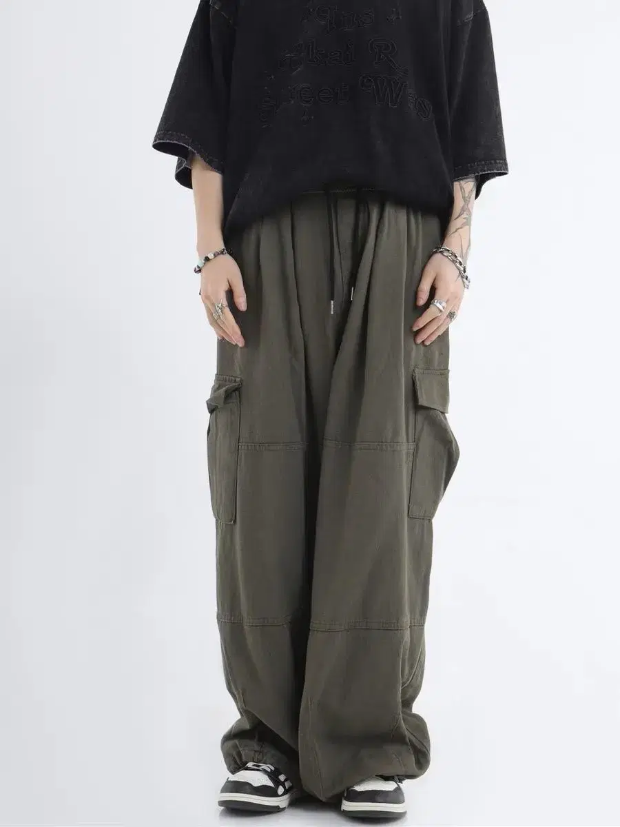 Amekazi Wide Balloon Cargo Pants