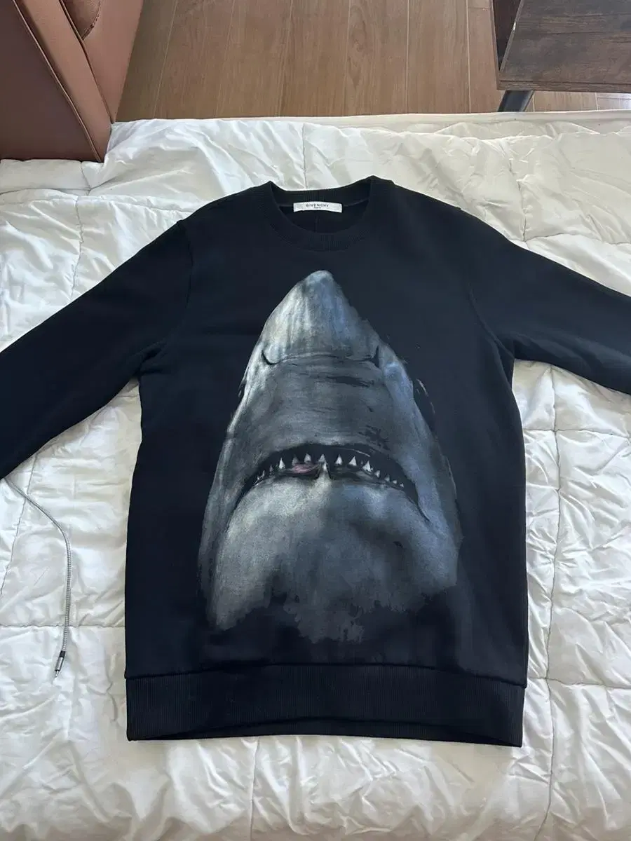 Givenchy Shark Top