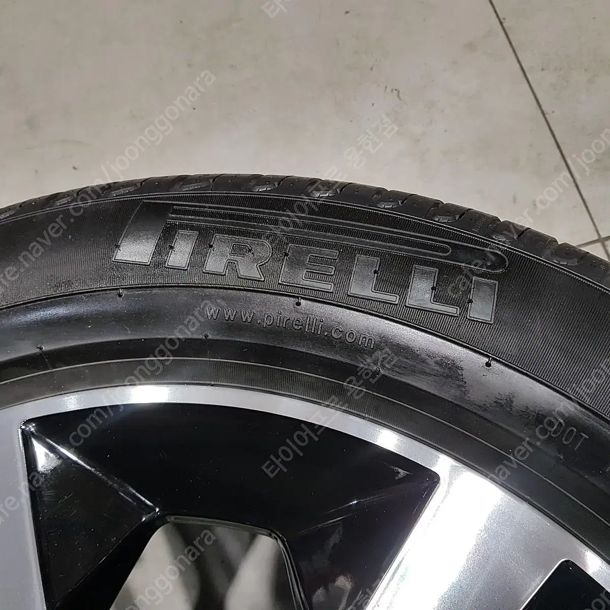 18인치 GLB220 순정 휠 피렐리 235/55R18 타이어세트 팝니다