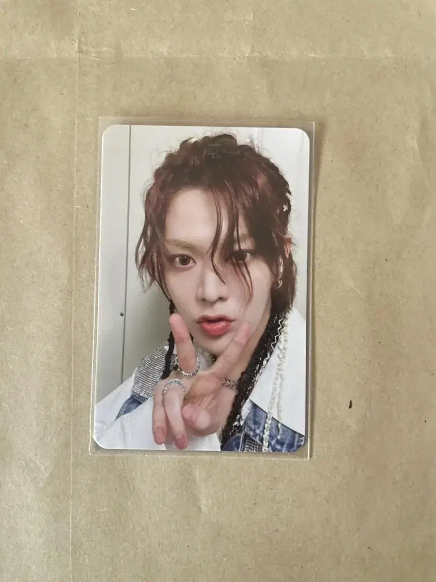 FactCheck Chandelier yuta photocard