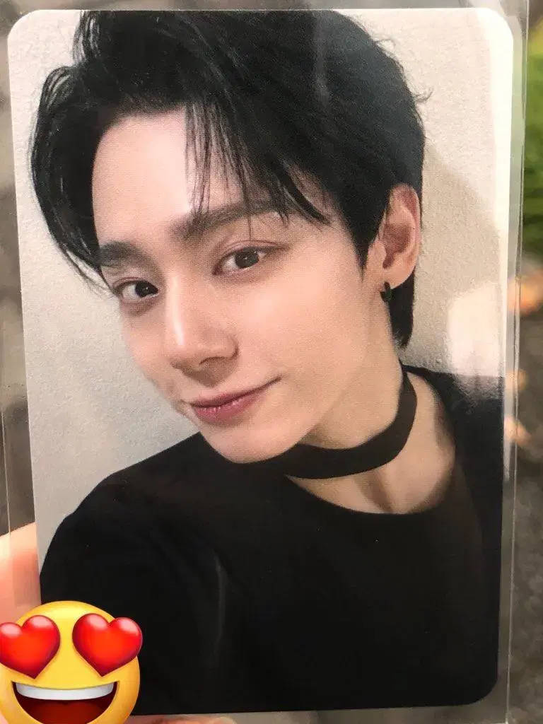 Oneus hwanwoong radochevita workshopphotocard