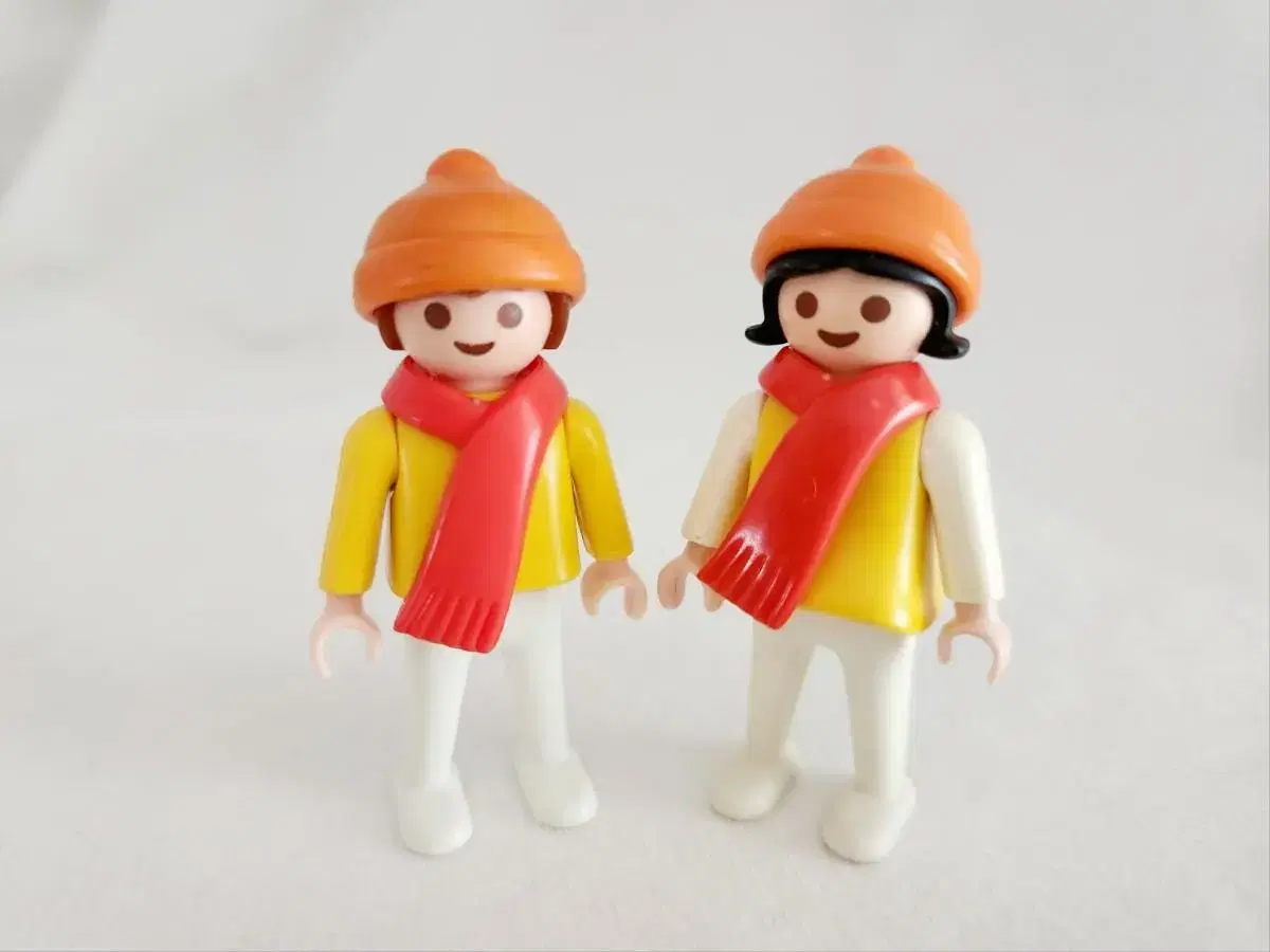 Ricky Winter Couple Fluttering Vintage Playmobil