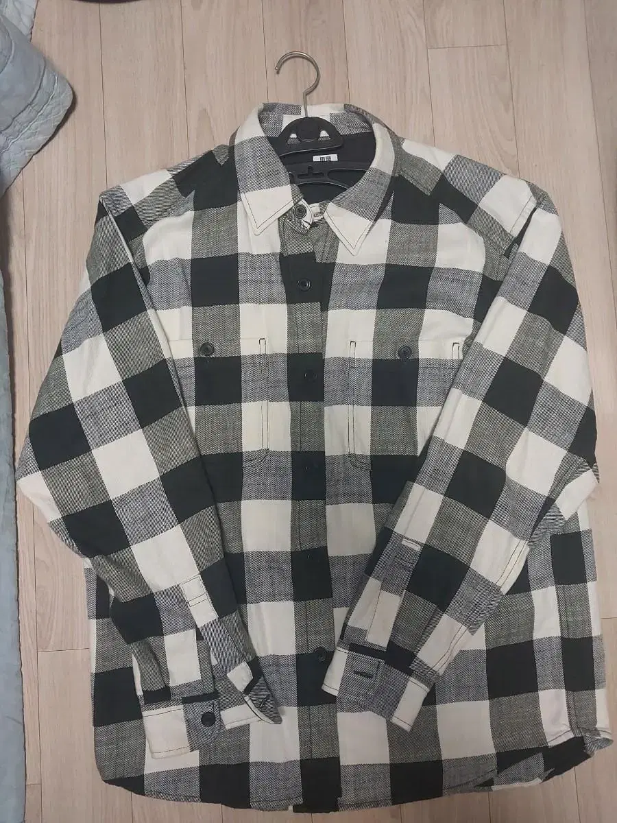 Uniqlo checked shirt men's M worn about 3 times and just kept it~.